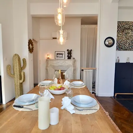 Apartment Le St Francois - Gorgeous Apt Art-deco,lift, A/c, 20 Meters Beach