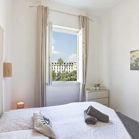 Le St Francois - Gorgeous Apt Art-deco,lift, A/c, 20 Meters Beach